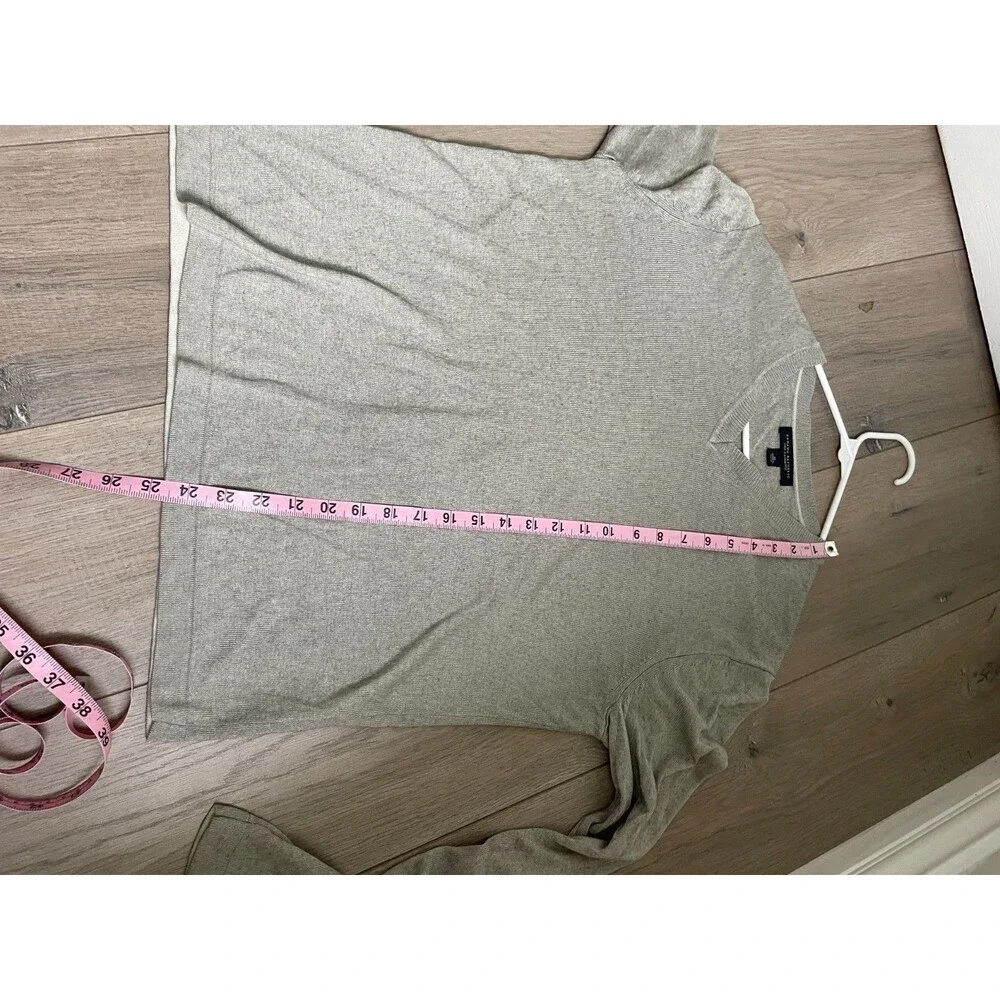 Banana Republic Gray Luxury Blend Silk-Cashmere Sweater  V-Neck M